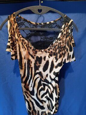 Gently worn Deb Loepard &Lace cold shoulder top.  Size XS